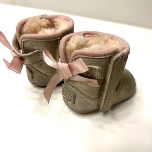 UGG Baby Girl Jesse Bow booties Brand New Size 3-6 months